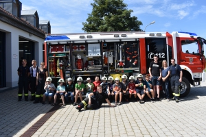 Ferienprogramm zu Gast bei der Feuerwehr