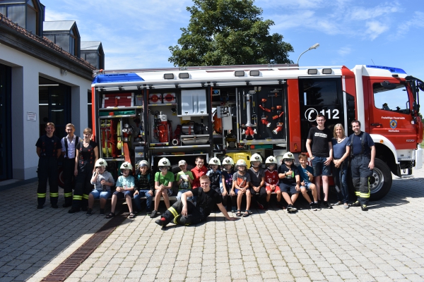 Ferienprogramm zu Gast bei der Feuerwehr